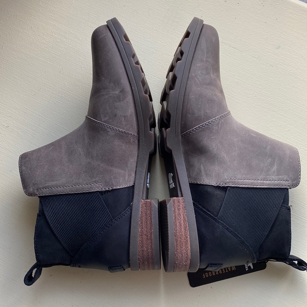 Sorel Emelie Chelsea Boots, waterproof! Size 8.5